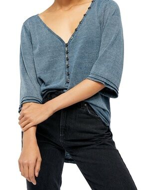 Free People Morgan Henley Top Rolled Seems and Henley Neck in Grey Size XS